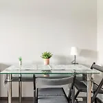 Lovely 1 Bedroom Flat - Gazdagret Apartment *